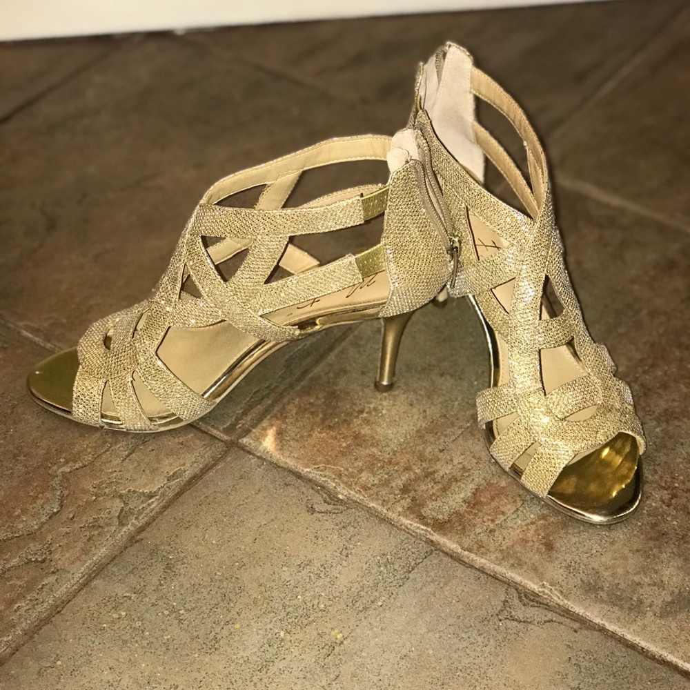 Gorgeous gold Marc Fisher heels.